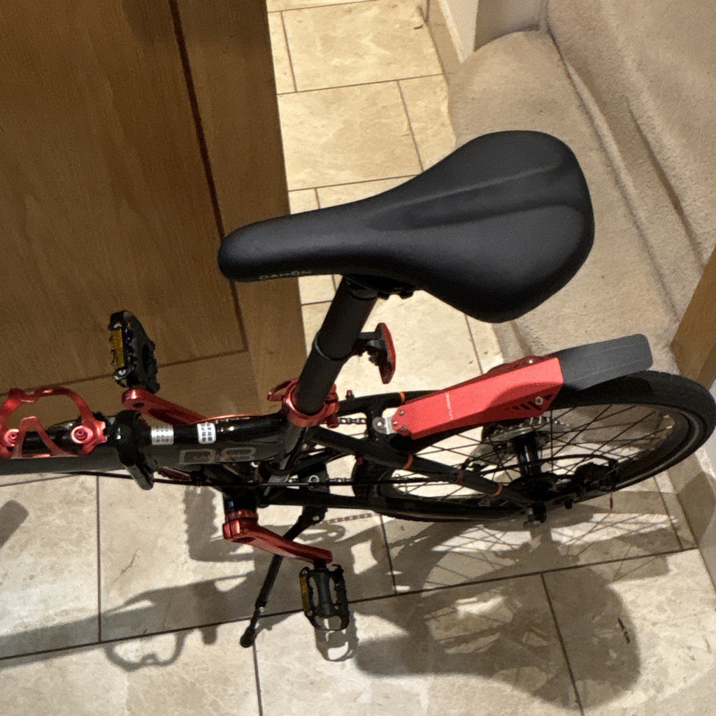 Dahon D8 20in Folding Bike 8-Speed Mechanical Disc, Mudguards, Black/Red