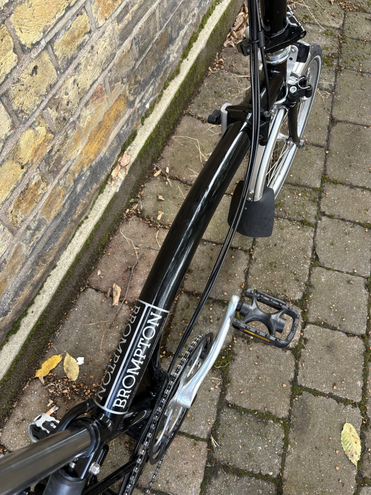 Brompton M6R Folding Bike 6-Speed - Black, w/ Mudguards and Rack - GC