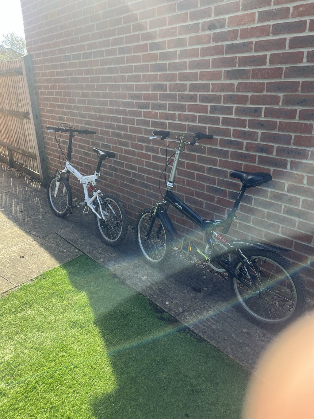 2 Folding Bikes 20 Inch Wheels One Black Or Me White With Adjustable Suspension