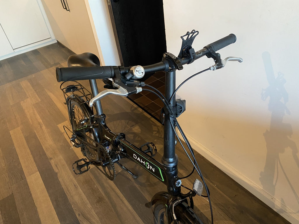 Dahon Vitesse Alloy D8 folding commuter bike, Obsidian black,  superb Condition