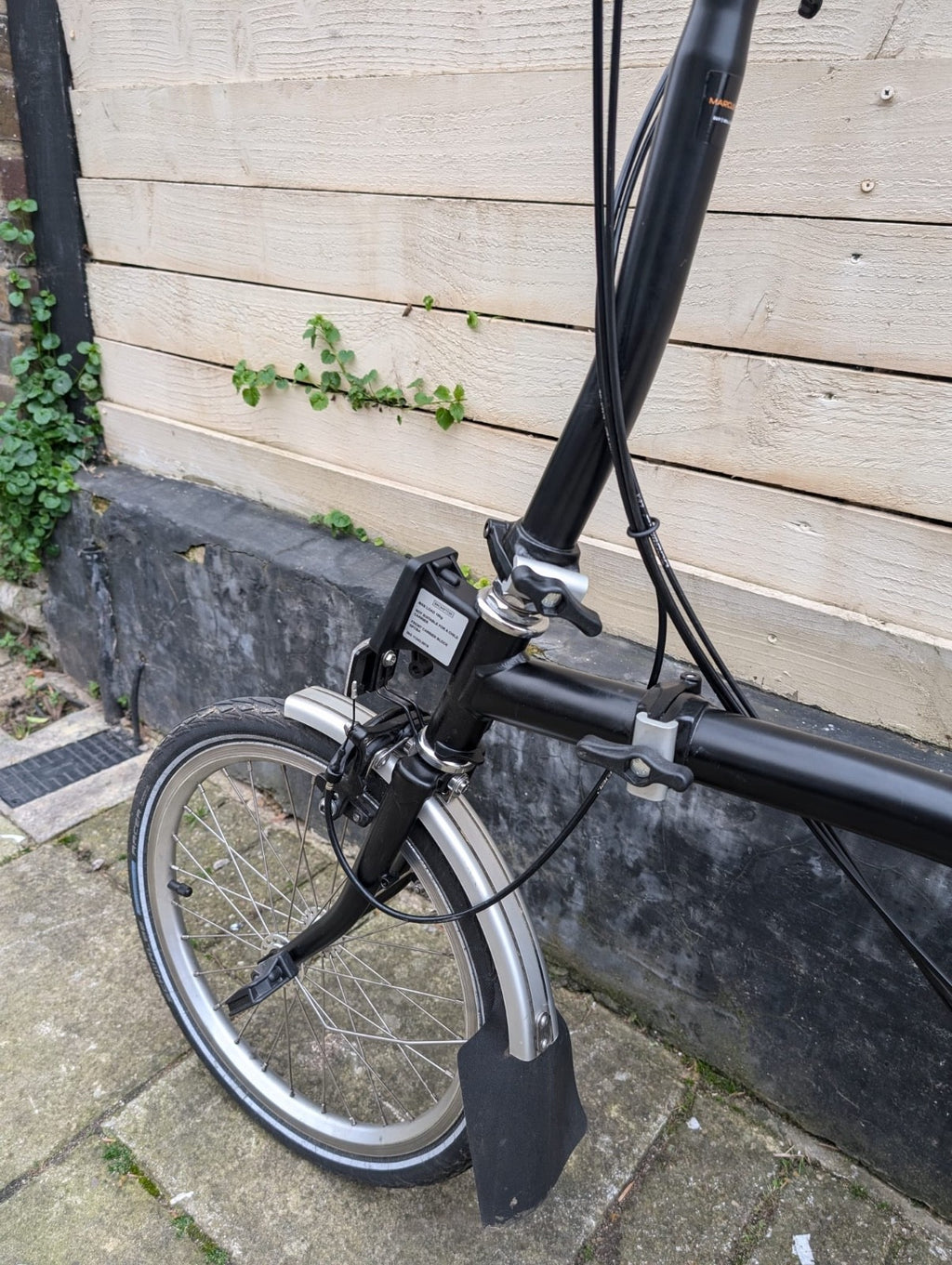 Brompton C Line mid 6 Speed M6L Folding bicycle in Black -used recently serviced