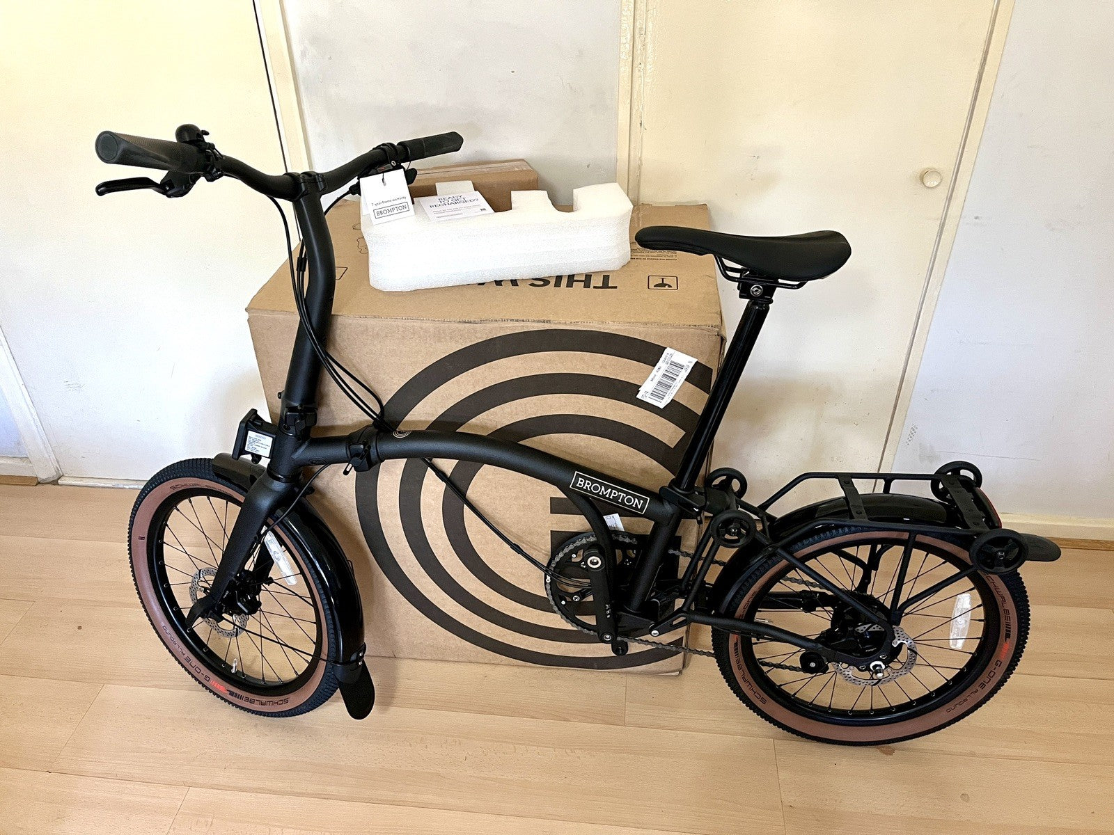 Brompton G Line 2026 with Roller Frame - 8-speed, Space Black, Medium
