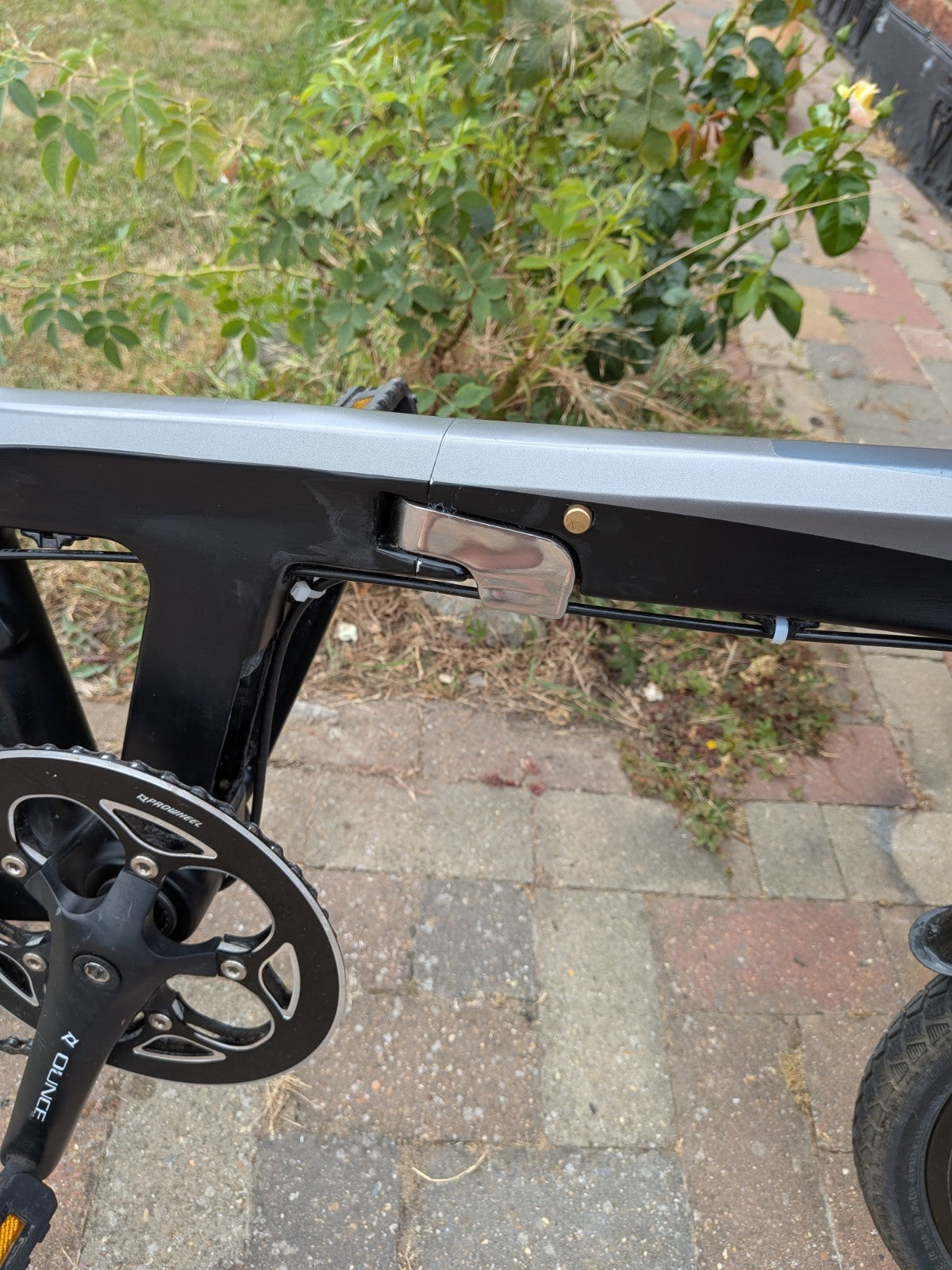 FURO Systems Folding Bike 20in 9-Speed Hydraulic Disc Brakes Rack Grey/Black
