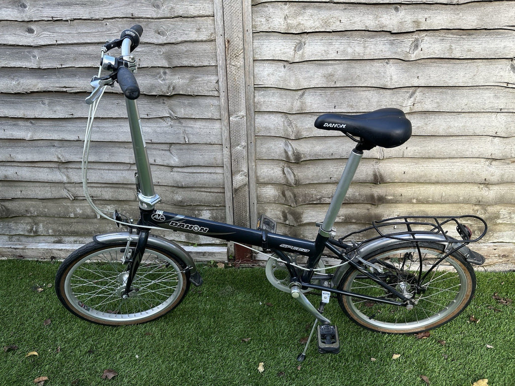 Dahon Speed D7 Folding Bike with Mudguards Rear Rack Black/Silver