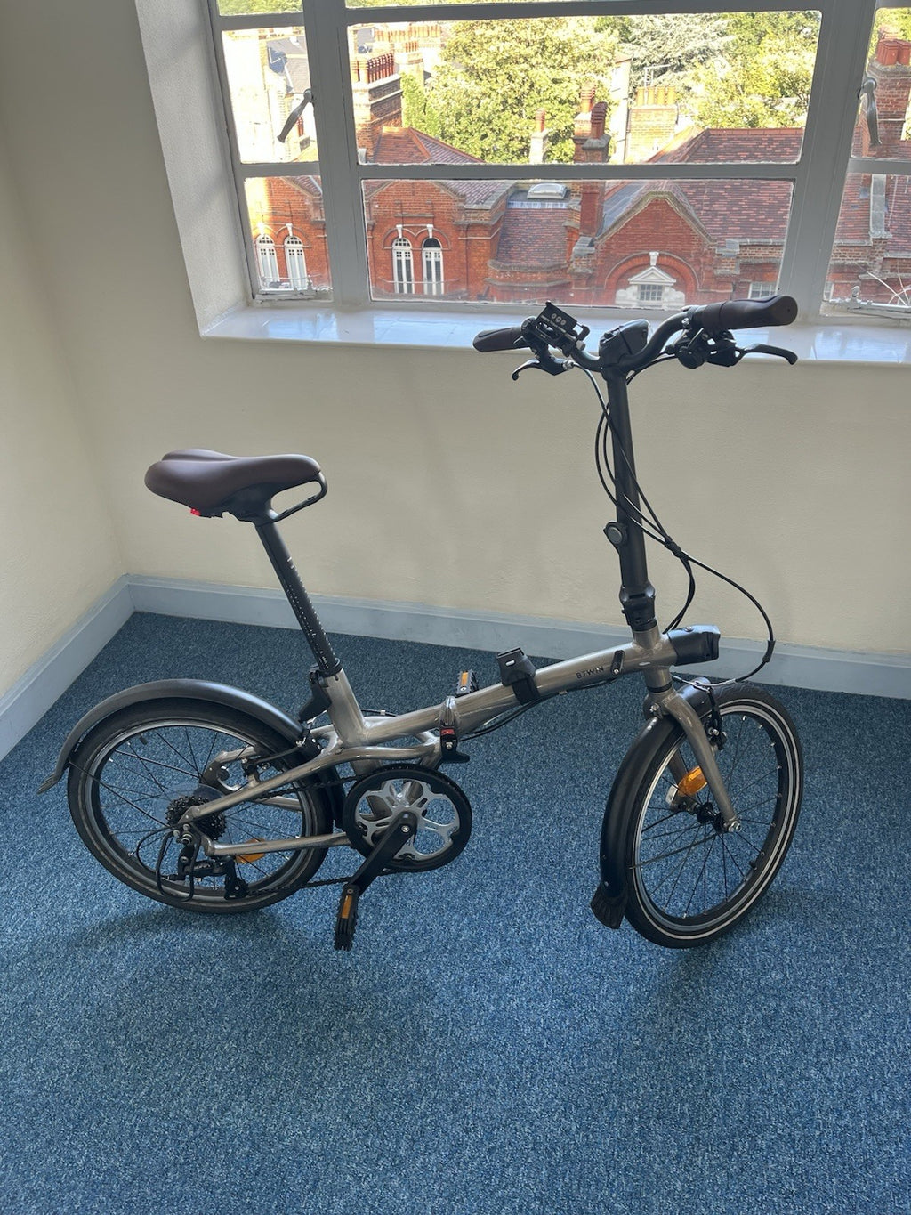B’TWIN 560 Fold Bike 20in 9-Speed - includes lights, phone holder and pump
