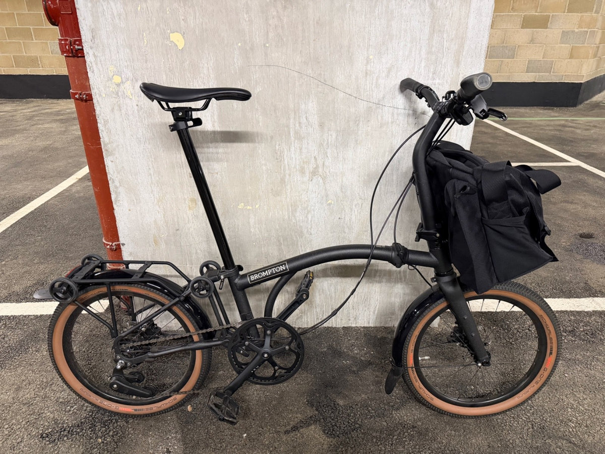 Brompton G Line 8-Speed Folding Bike Large – Space Black + Metro Messenger Bag