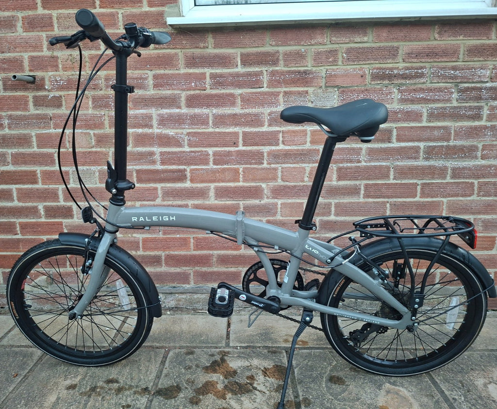 Raleigh Evo Two Folding Bike 20" Aluminium Frame, 7-Speed with Rear Rack & Stand