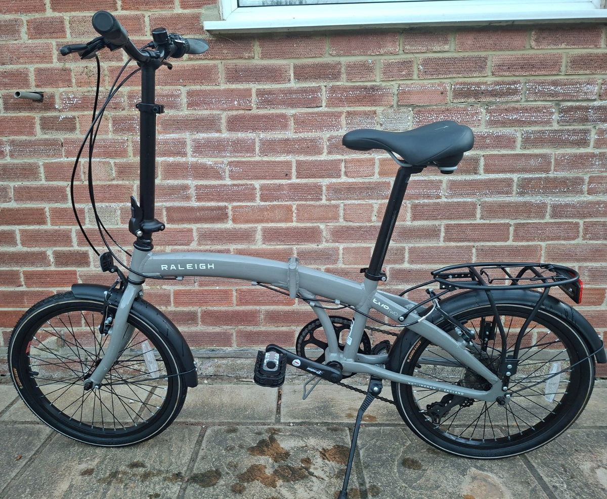 Raleigh Evo Two Folding Bike 20" Aluminium Frame, 7-Speed with Rear Rack & Stand