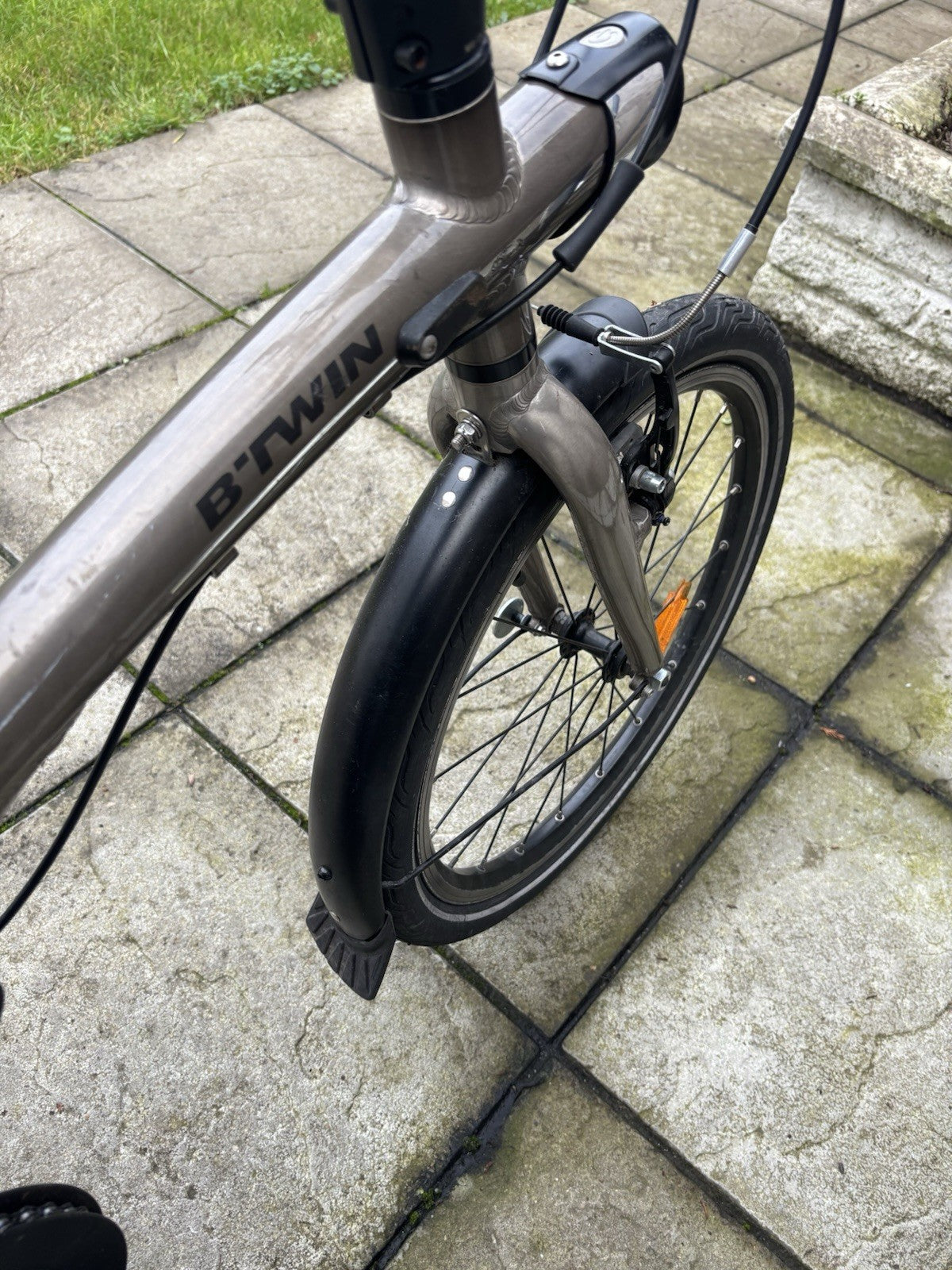 Btwin Tilt 900 Folding Bike 9 Speed Lightweight.