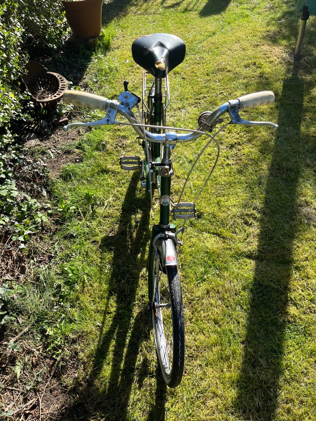 Dawes Kingpin Vintage Folding Bicycle in need of TLC.