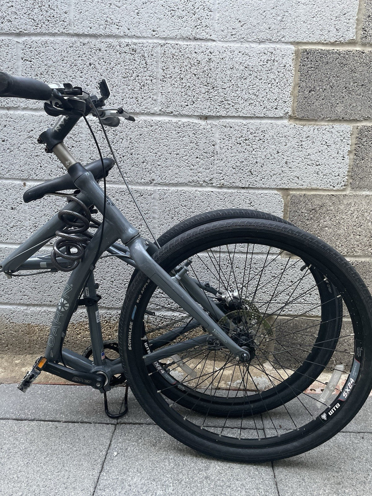 Dahon Cadenza Folding Hybrid Bike - Project / Needs TLC (Brakes & Gears)