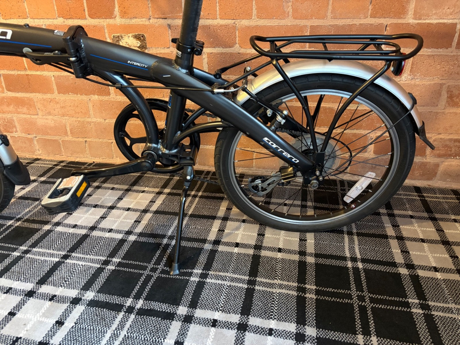 Carrera Intercity Folding Bike 20in 8-Speed V-Brake Rear Rack Mudguards Black