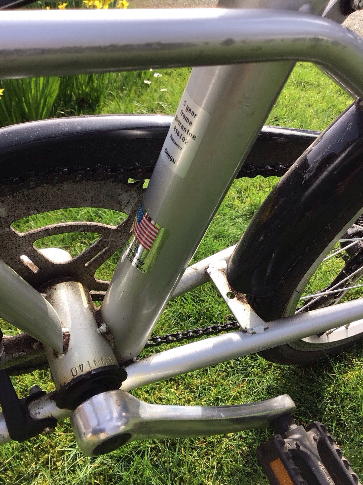 Adult folding bike for sale, unisex made by Dahon. In good condition.