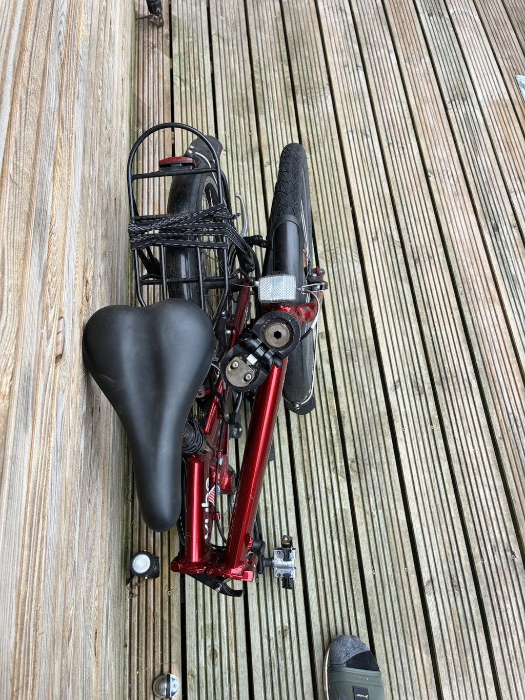 Dahon Vybe City Folding Bike 7-Speed. In Bright Red Two Years Old.