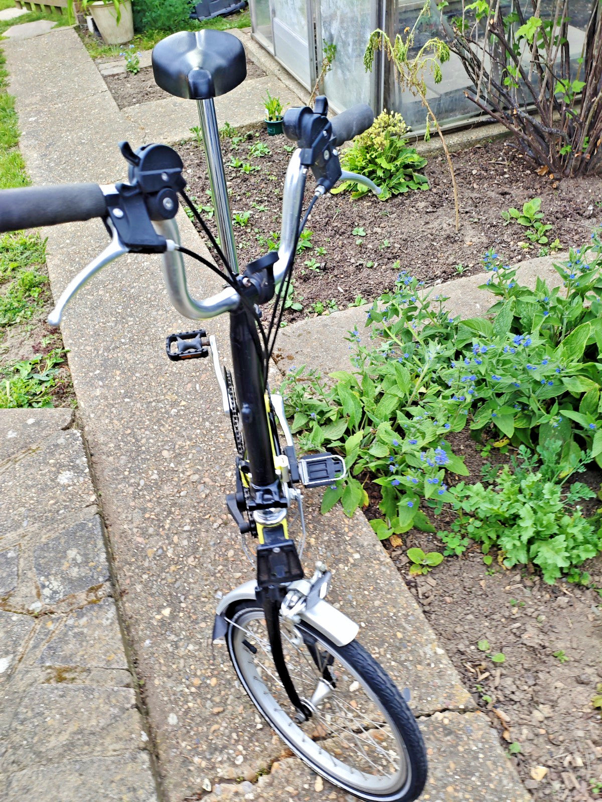 6-Speed Brompton M6L (I think) Folding Bike 2005 Canary Yellow, mudguards.