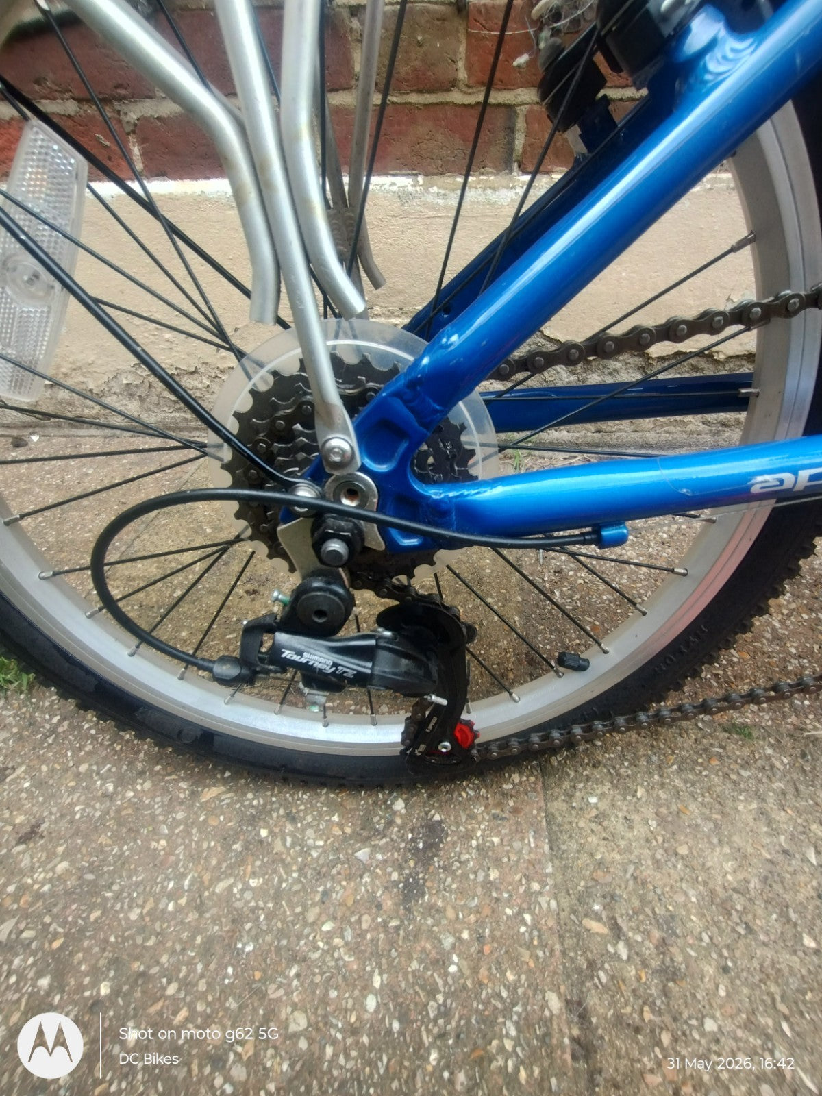Apollo Tuck Folding Bike 20" Wheels, 6 speed, Blue
