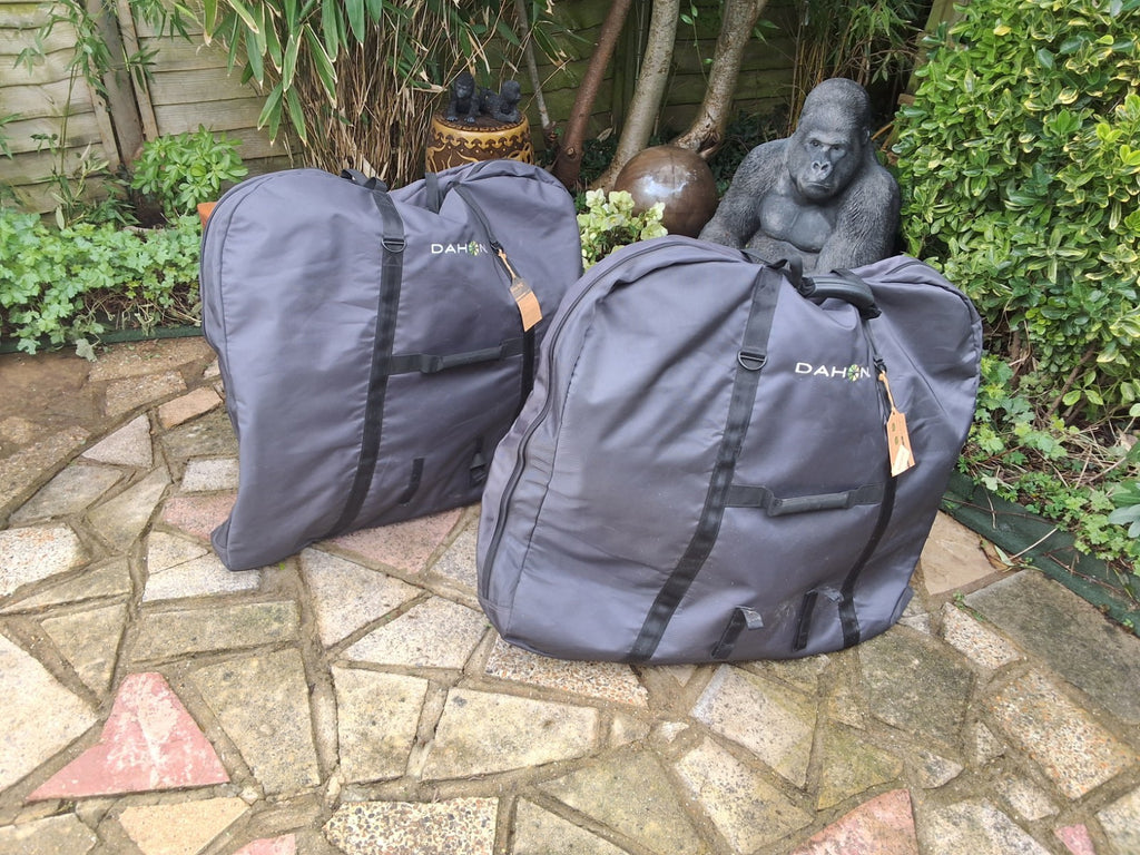 Pair of Dahon Vitesse D7  Aluminium Folding Bikes 7 Speed with Carry bags