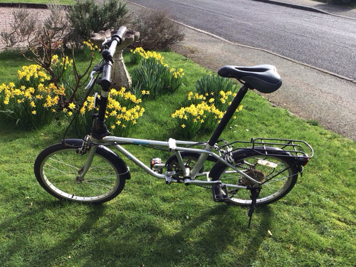 Adult folding bike for sale, unisex made by Dahon. In good condition.