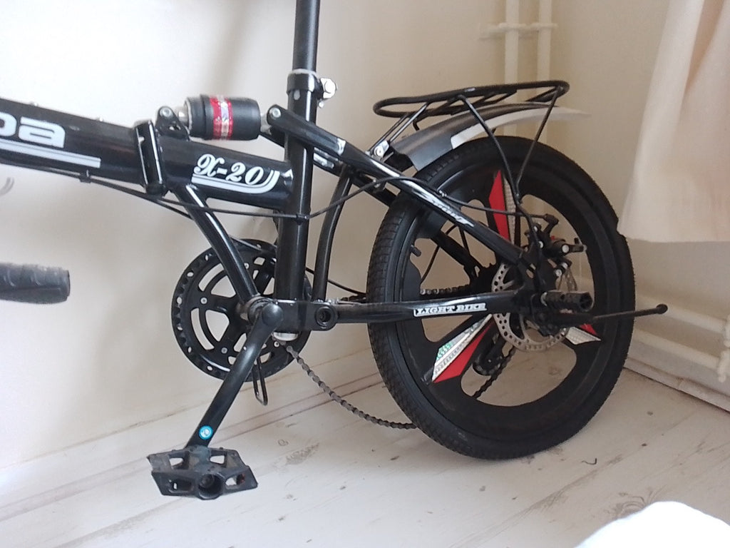 Oyama folding bike, 20 inch wheels, 8 speed.