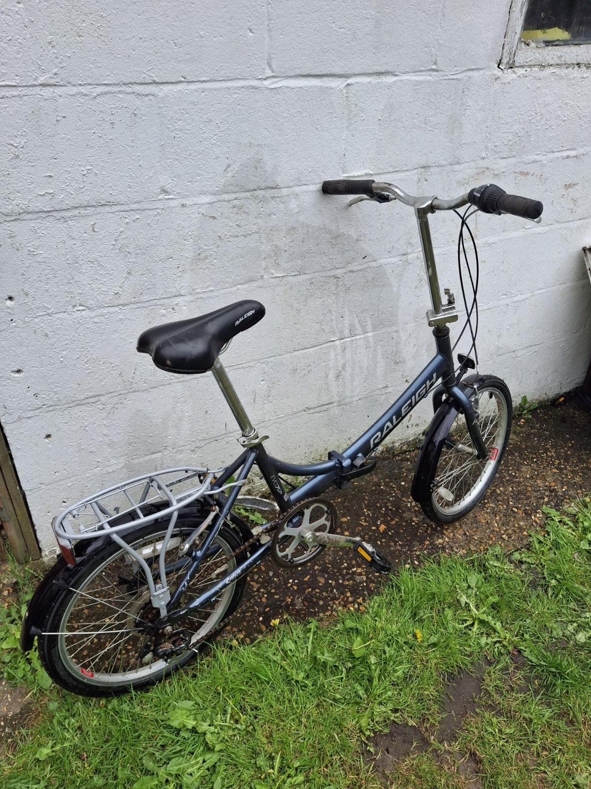 Raleigh EVO 7SP Folding Bike, Aluminum Frame, 20" Wheels, 7 Speed with Revo Grip