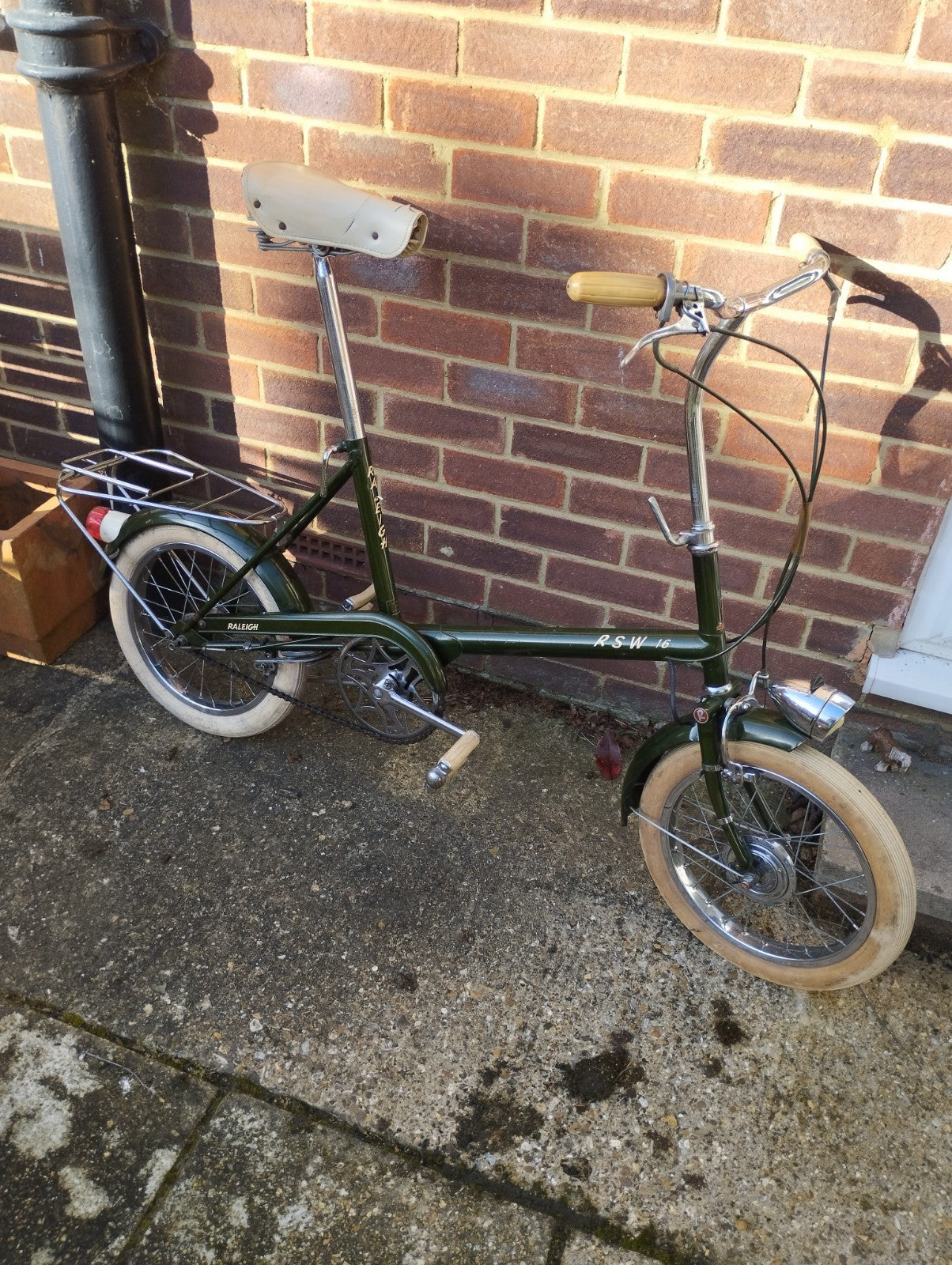 Raleigh RSW 16 retro vintage bicycle - Green - with working dynamo