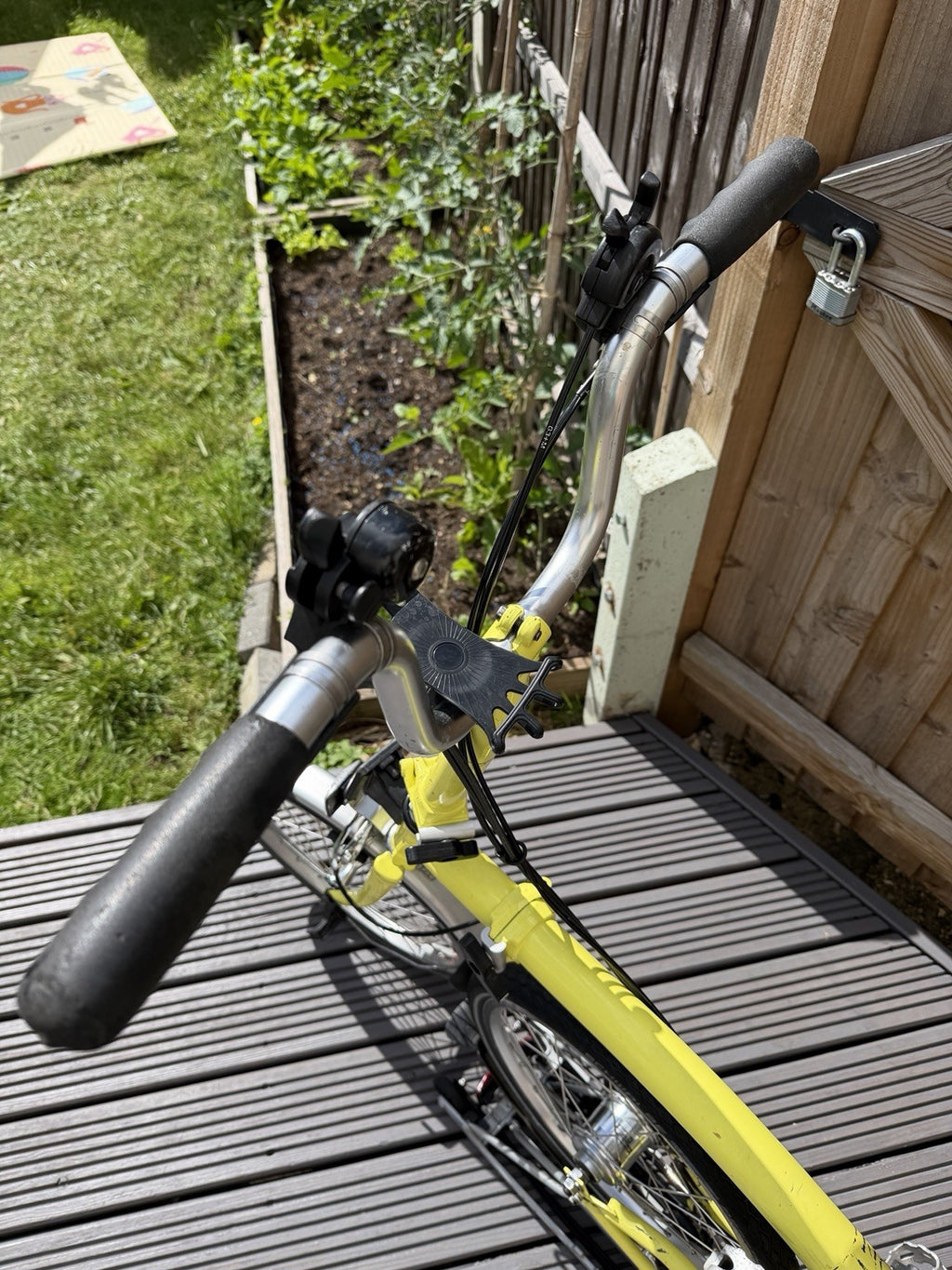 Brompton M6R Folding Bike - 6 Speeds - Yuzu Lime Rear Rack Carrier Block