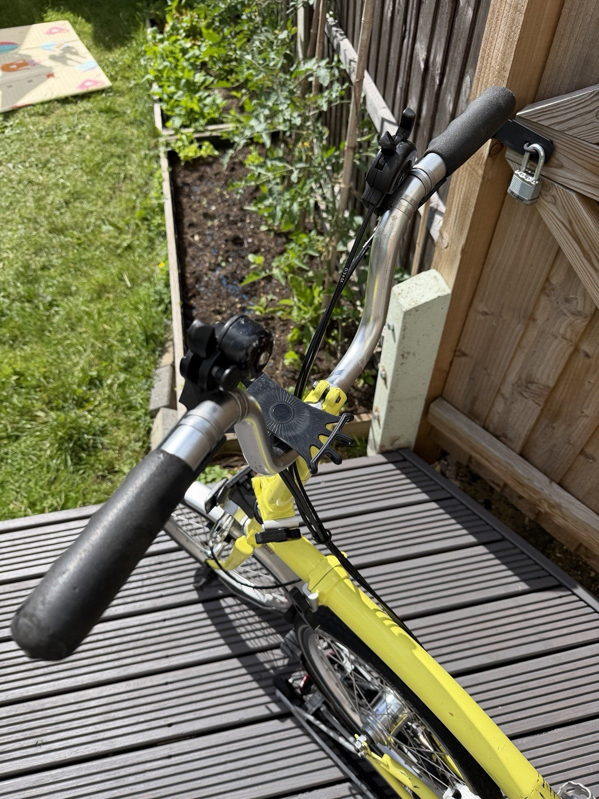 Brompton M6R Folding Bike - 6 Speeds - Yuzu Lime Rear Rack Carrier Block