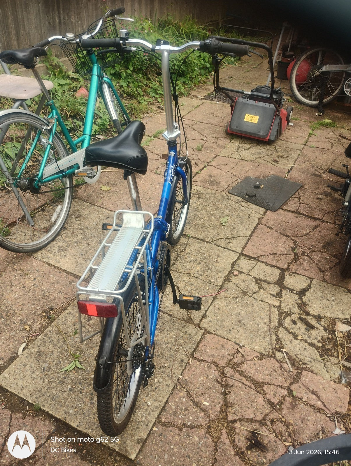 Apollo Tuck Folding Bike 20" Wheels, 6 speed, Blue