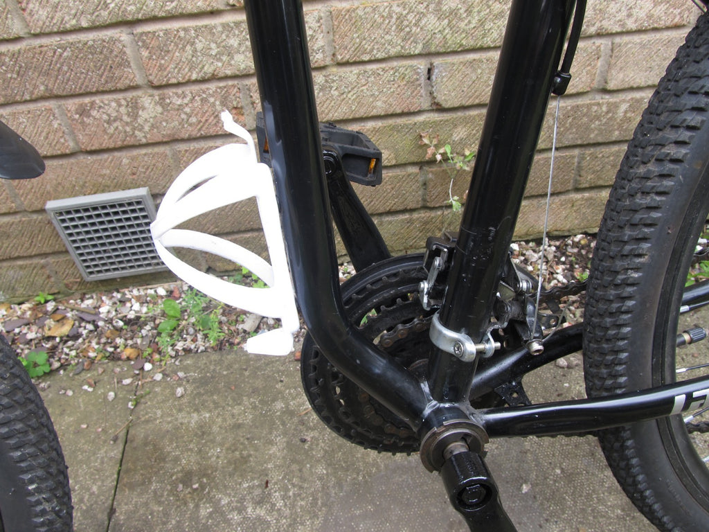 BIKE - FOLDING BIKE - 26" WHEELS, DISC BRAKES - UNISEX - EXCELLENT CONDITION