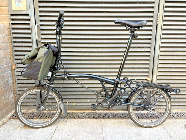 Brompton M6R c-type folding bike - 6 speed, black w. rear rack and front bag