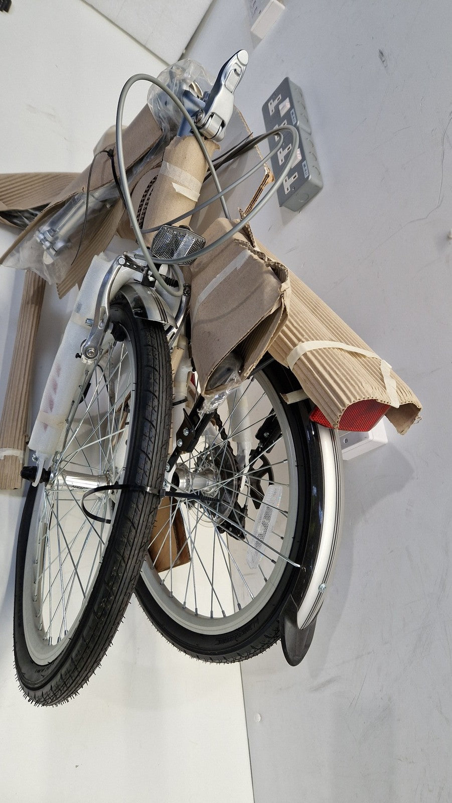 Falcon Go-to Unisex 20" Wheel 7-Speed Compact Alloy Folding Bike - White A