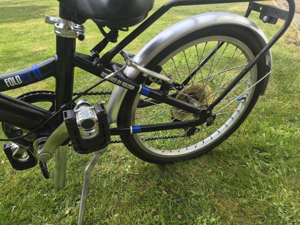Raleigh FOLD 06 Folding Bike 20" Black/Silver, 6 Speed, Mudguards, Rear Rack