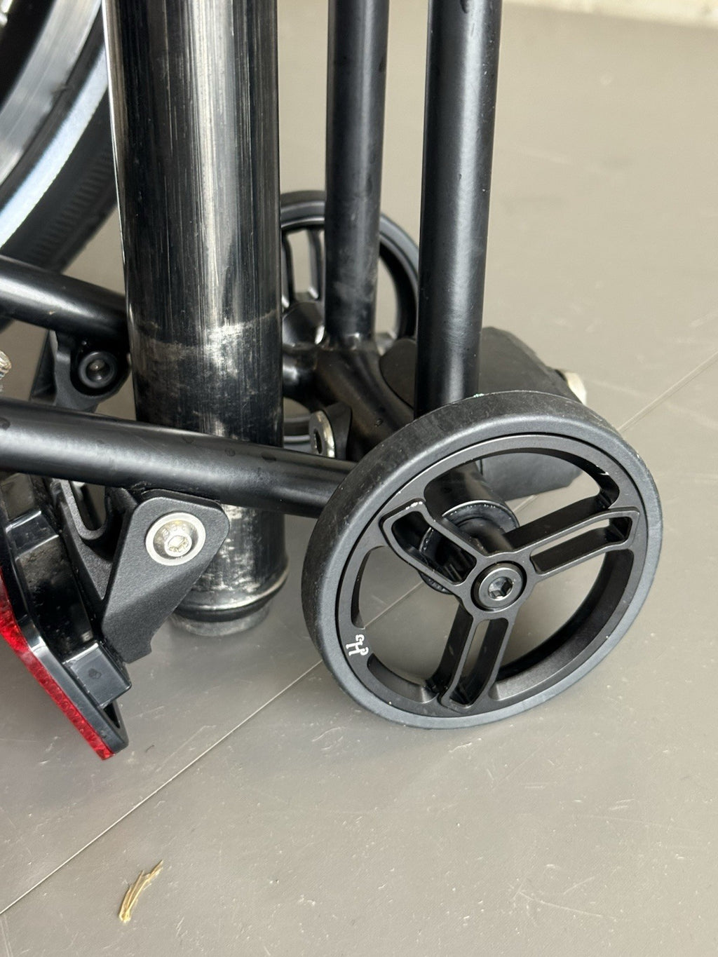 Brompton P Line 4-Speed Folding Bike Midnight Black, Lightweight