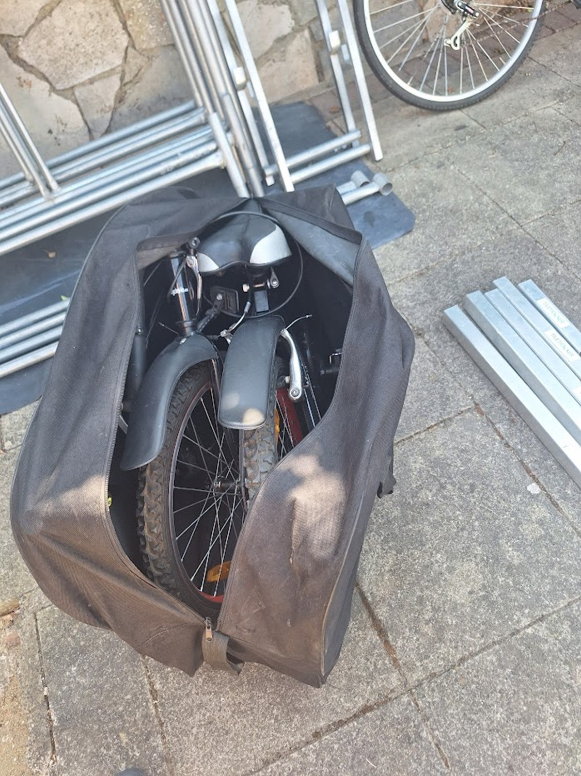 Bicycles4u Folding Bike + Padded Carry Case (Ridden Twice!)