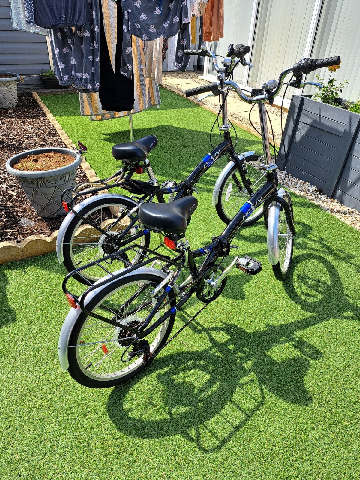 Pair of folding bikes Aktiv A6 by Raleigh - Never used.