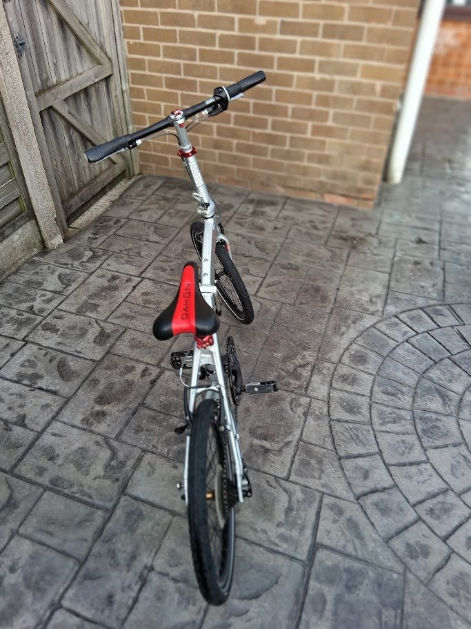 Light weight folding bike. Dahon Vigor P9