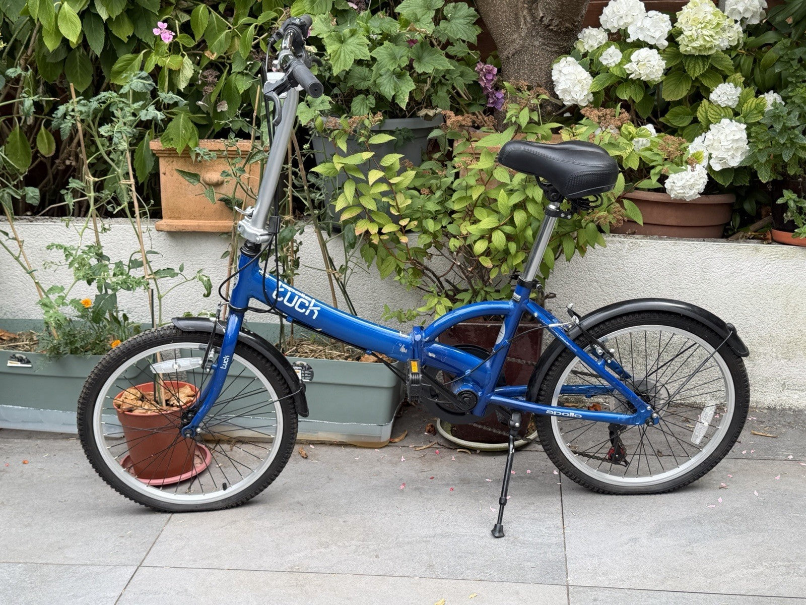 Apollo Tuck Folding Bike 20" Wheels, 6 speed, Blue