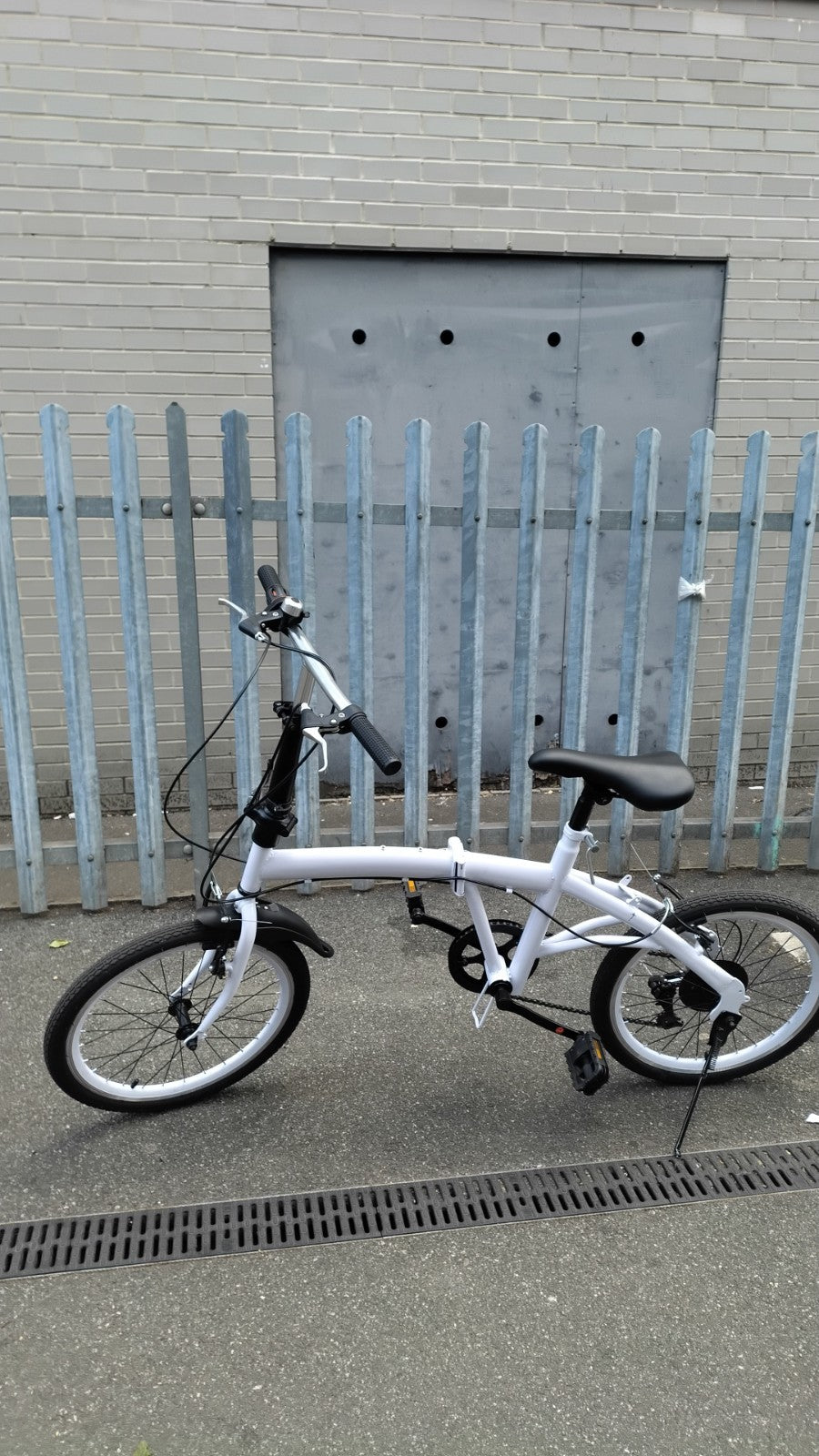 Folding Bike 20in Wheels White/Black Small Frame Flat Bar V-Brake