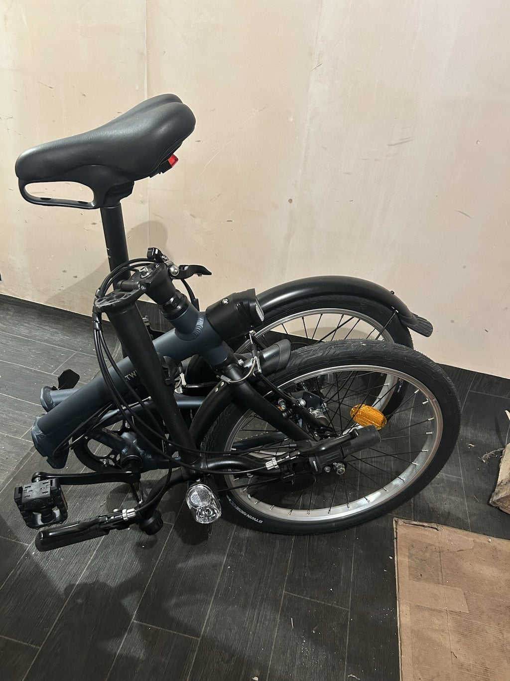 B'TWIN Folding Bike 20in Black, Mudguards, Lights/Reflectors, V-Brake