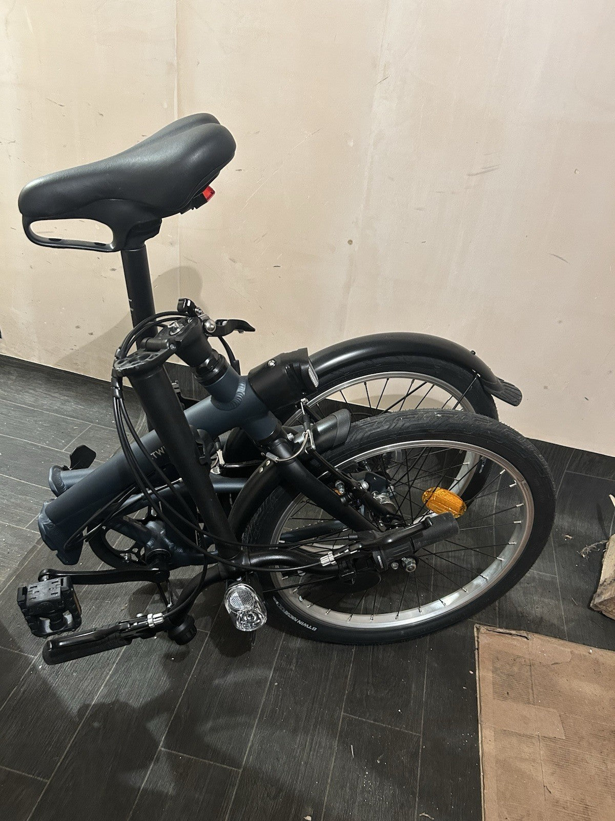 B'TWIN Folding Bike 20in Black, Mudguards, Lights/Reflectors, V-Brake