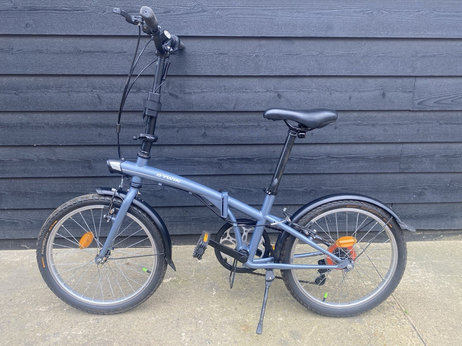 B TWIN FOLDING BIKE 2018 EXCELLENT CONDITION
