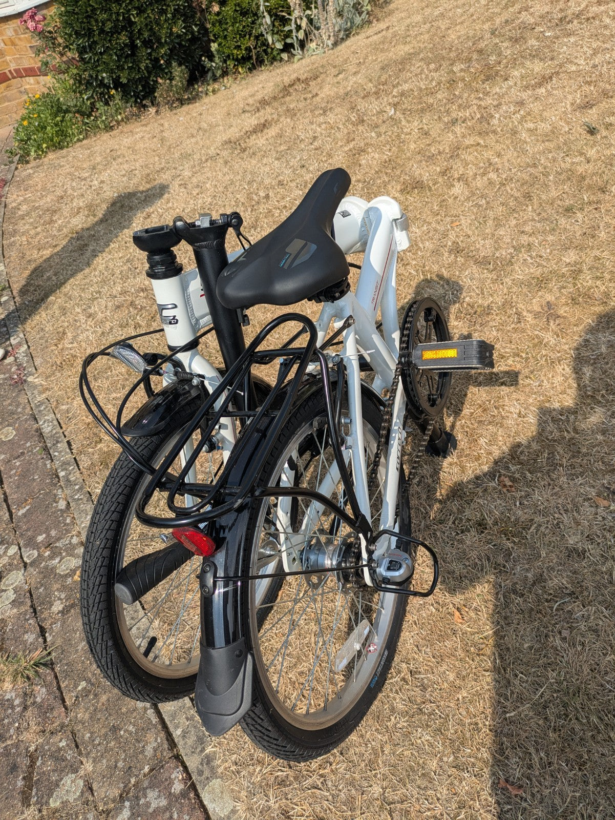 Carrera Transit Folding Bike 20in White/Black Hub Gears Rear Carrier Mudguards