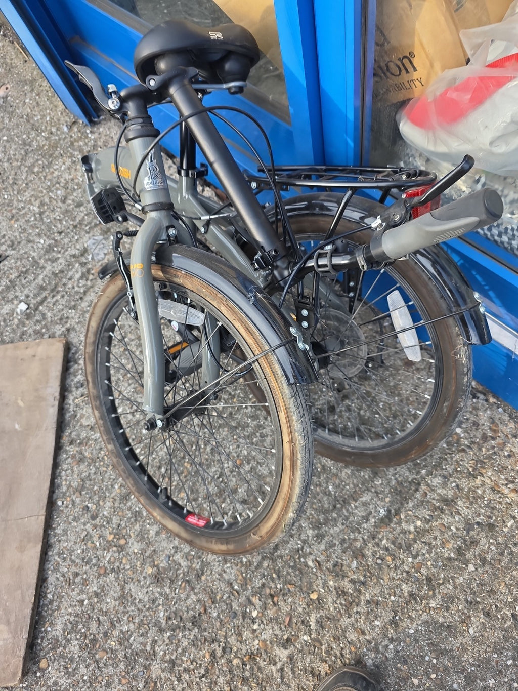 Raleigh Evo 20in Folding Bike Grey/Black, 7 Gear Speed, Rear Rack, V-Brakes.
