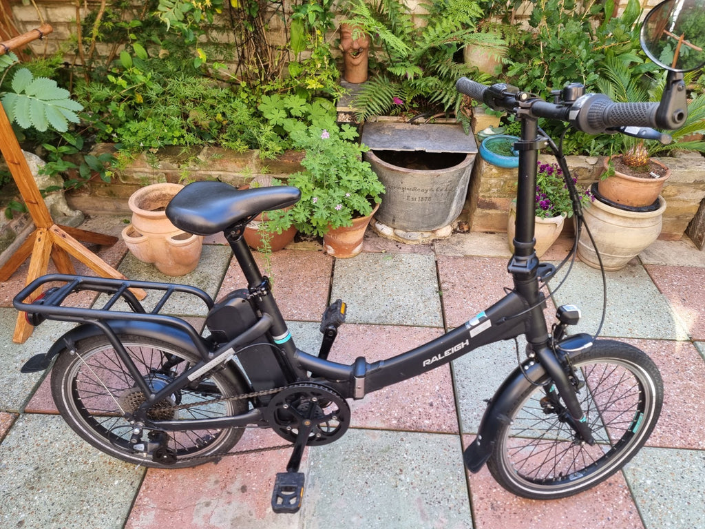 Raleigh Stow--E--Way Compact 8-Speed Folding Bike - Black