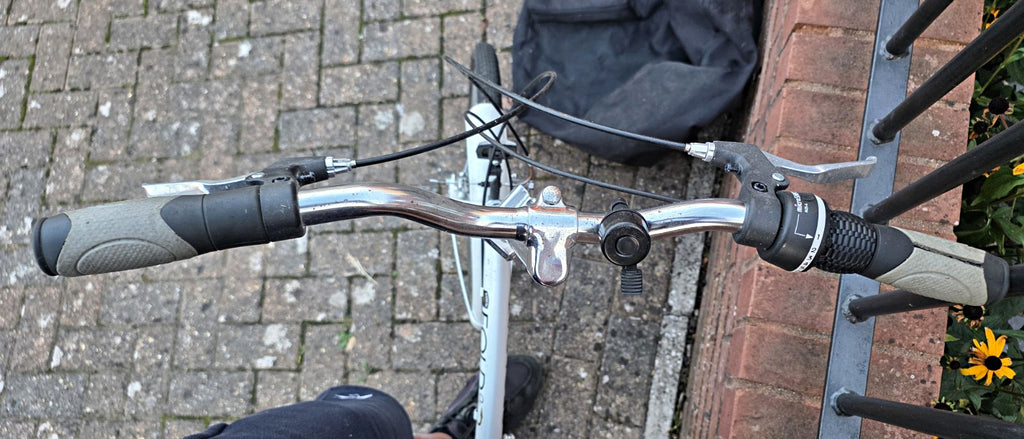 Saxon Fold Folding Bike 20 in White 1 Speed Mudguards Rim Brakes Riser Bar