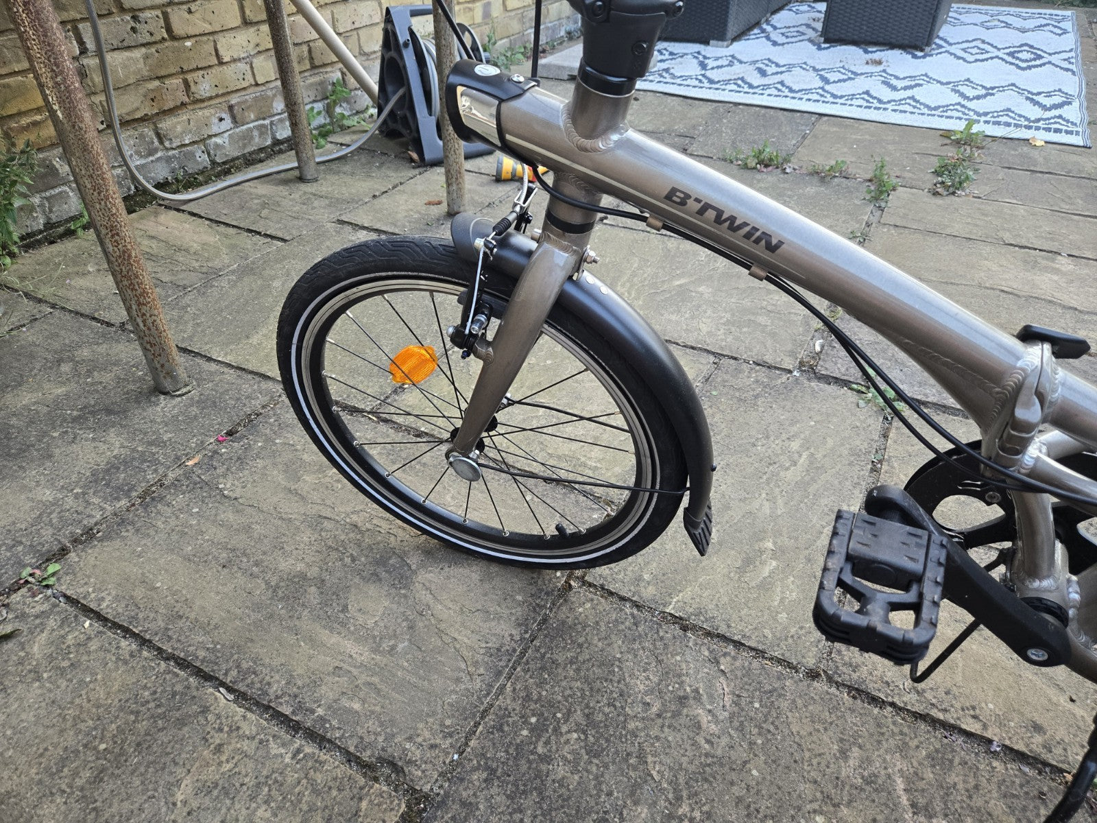 BTWIN Tilt 900 Folding Bike (9-Speed)