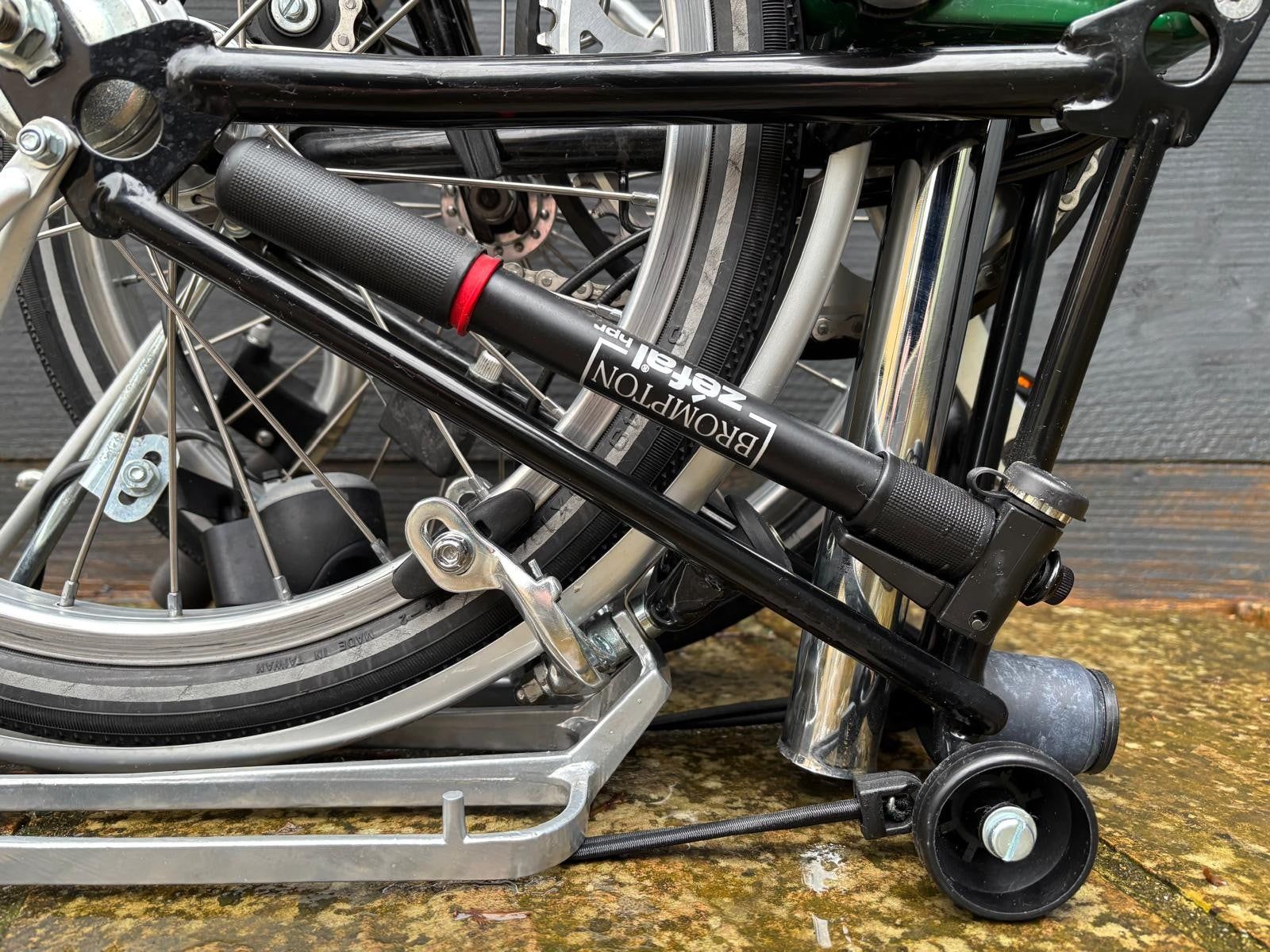 Brompton M3R C line Explore equivalent in Racing Green/Black - New Old Stock