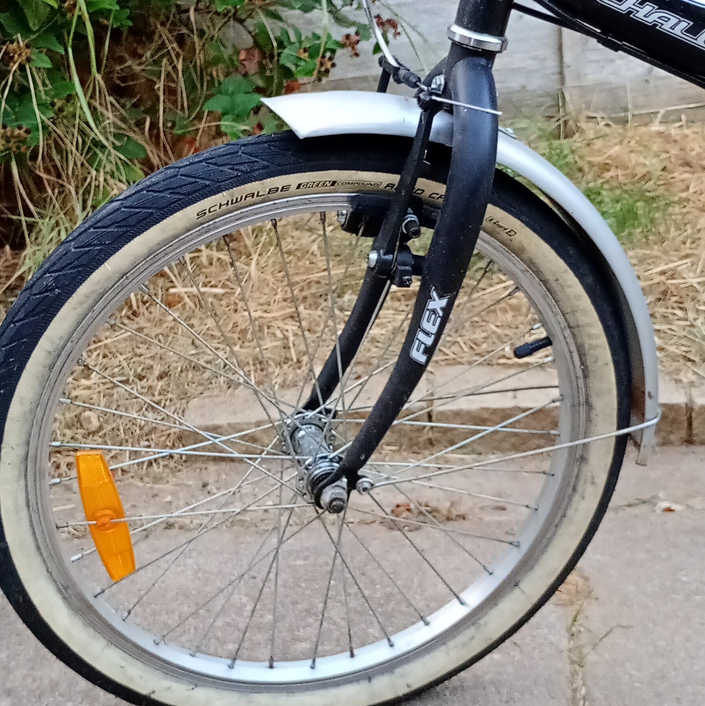 Challenge Flex Folding Bike 6 Speed Foldable w/ Mudguards Kickstand Black/Silver
