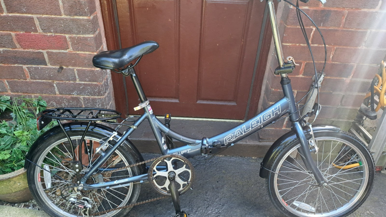 RALEIGH SWIFT FOLD UP BIKE