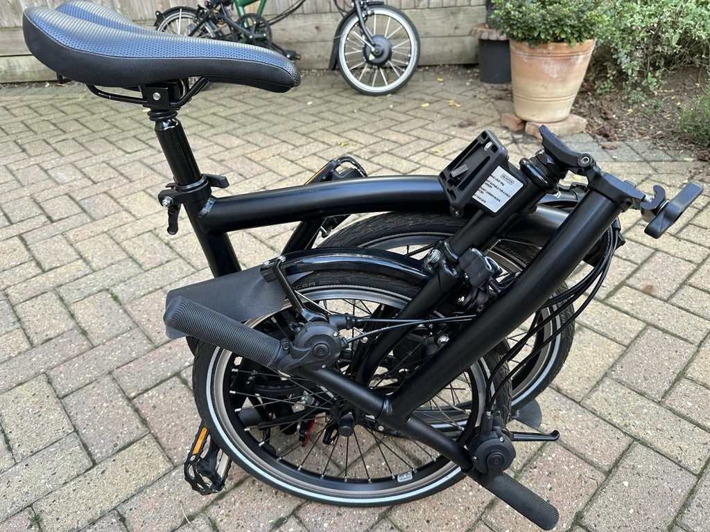 Brompton C Line Black Folding Bike 16in wheels 6 Speed flat bars long seat post